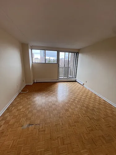 345 Laurier Ave E Photo 1