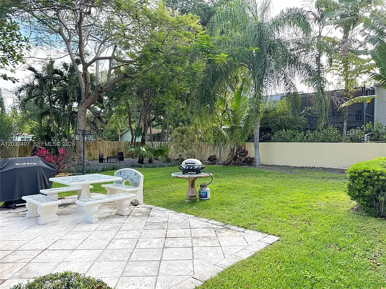 3375 Franklin Ave #D — Photo 25