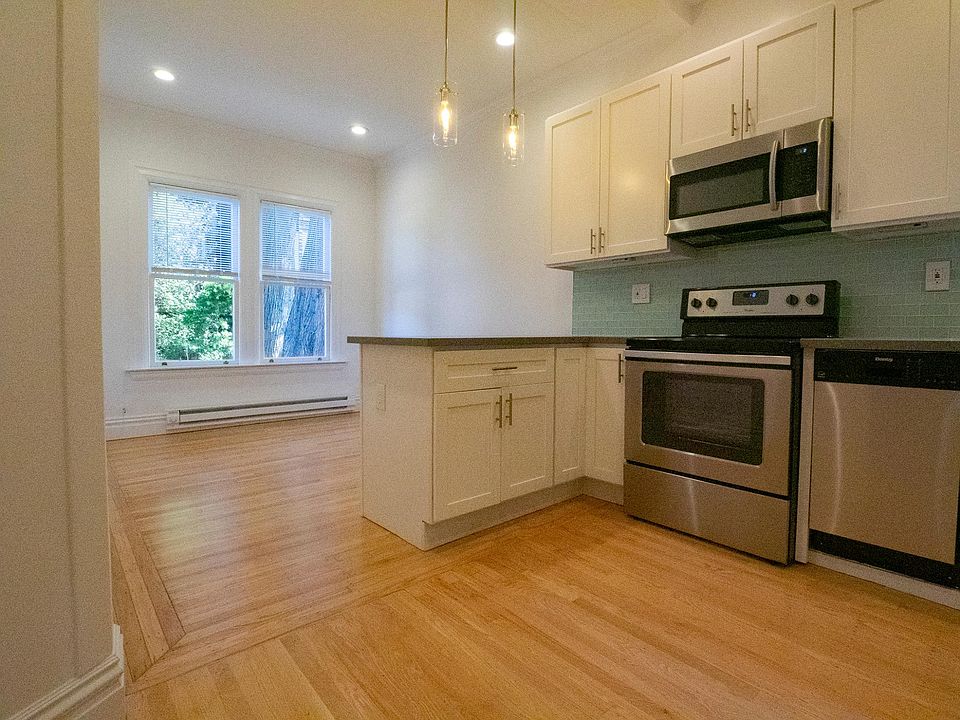 1st image of 864 Ashbury St APT 3