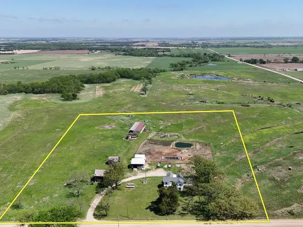 322 Road W, Hartford, KS 66854