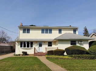 3933 New York Ave, Seaford, NY 11783