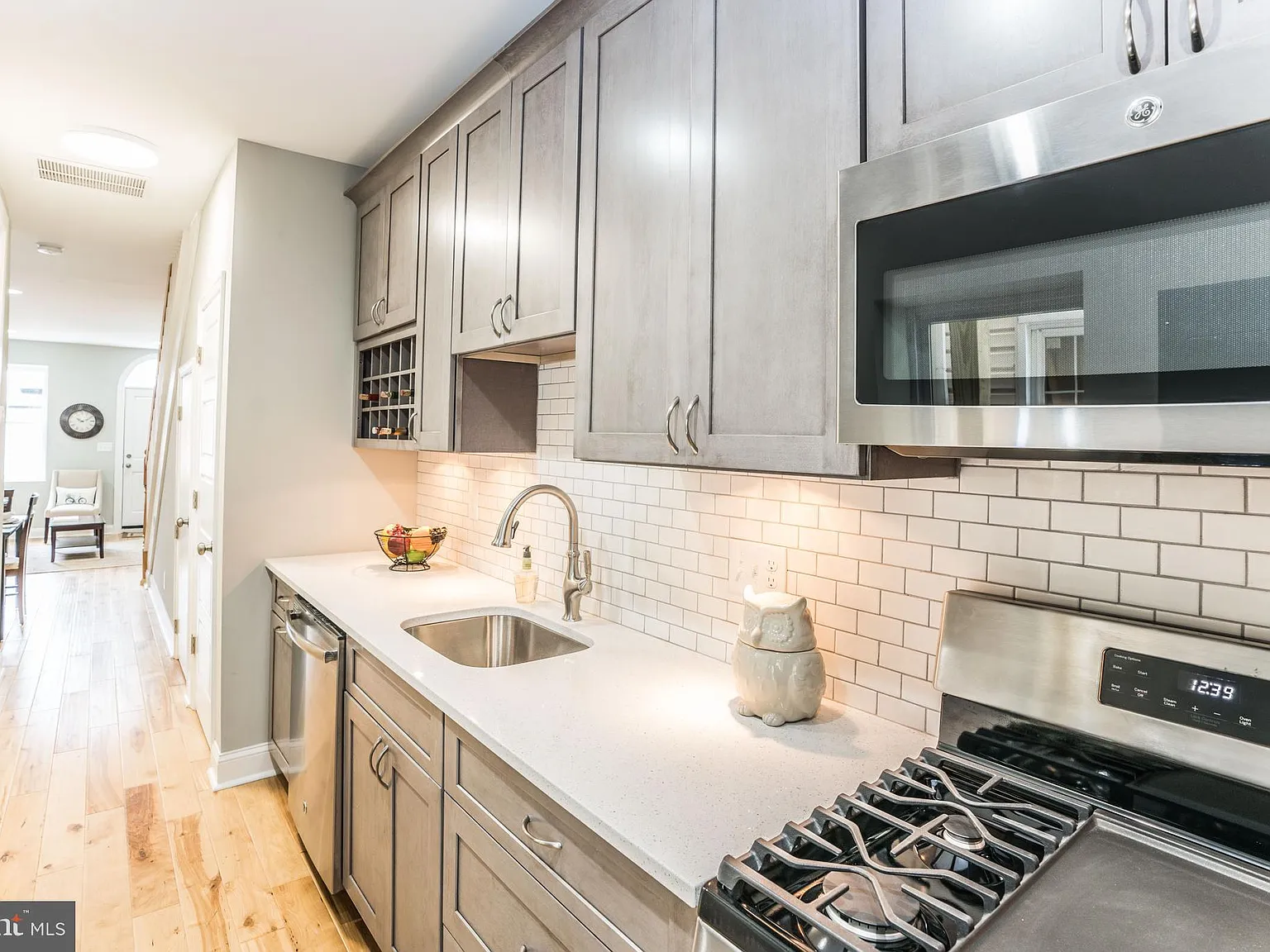 3 bed, 3.0 bath, 1210 sqft, $2,800 — Photo 4