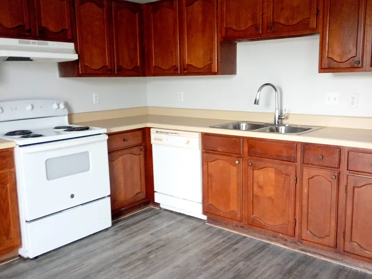 8119 Chipping — Photo 3