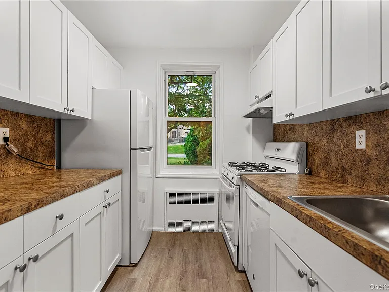 700 Scarsdale Ave #1W — Photo 8