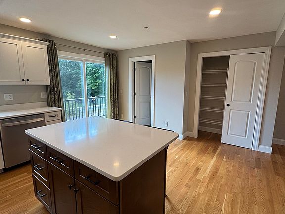 4th image of 30 Brook St #2