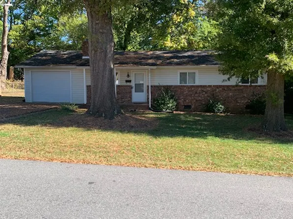 624 Price St, Eden, NC 27288
