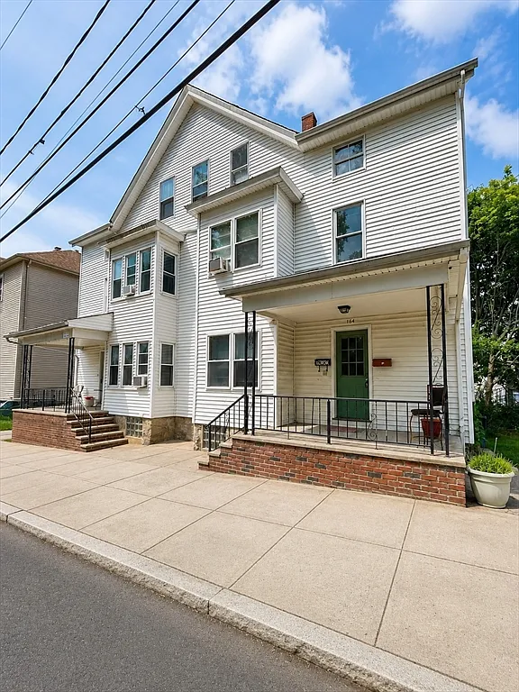 2 bed, 1.0 bath, 600 sqft, $1,350 — Photo 2