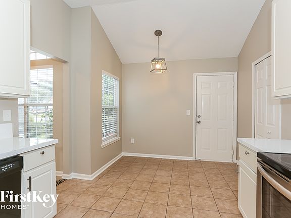 5th image of 2750 Coachman Lakes Dr