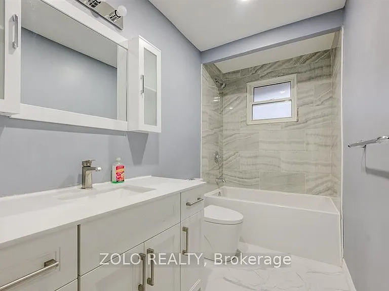 15 Nathaniel Cres #UPPER — Photo 8