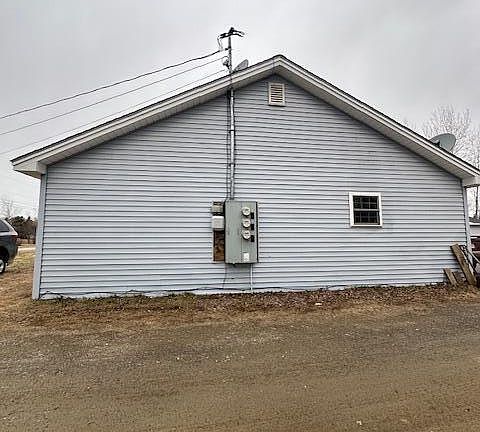 3rd image of 445-447 Pine Tree Road
