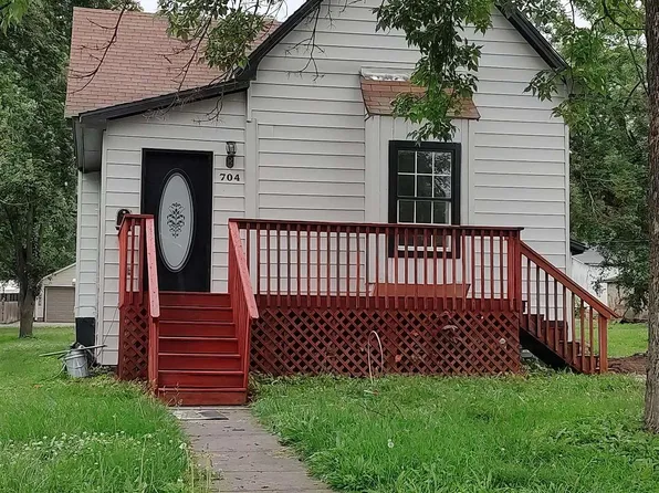 704 S Main St, Clinton, MO 64735