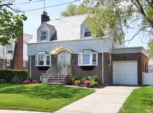 221 Munro Blvd, Valley Stream, NY 11581