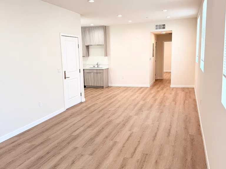 8827 Van Nuys Blvd #203 — Photo 4