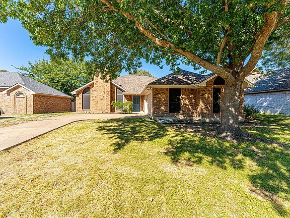 3rd image of 111 N Winding Oaks Dr