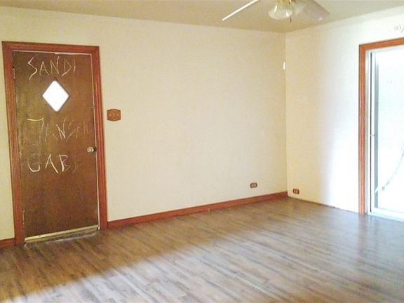 5th image of 119 E 130th St