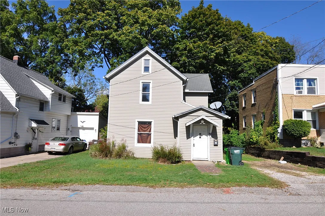 217 W Summit St photo 1