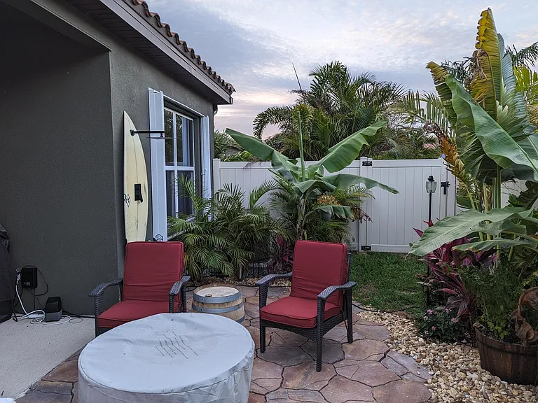 725 Simeon Dr — Photo 4