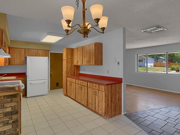 5th image of 2114 Carmel Dr