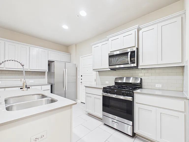 13800 Lyndhurst St #52 — Photo 6