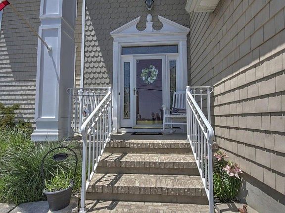 3rd image of 568 Bayview Dr