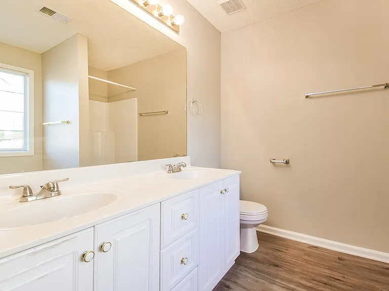 208 Chesapeake Ln — Photo 12