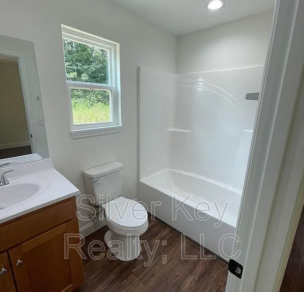 129-131 Cardin St #131 — Photo 11