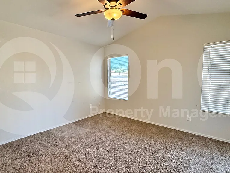 907 N Falcon Dr — Photo 8