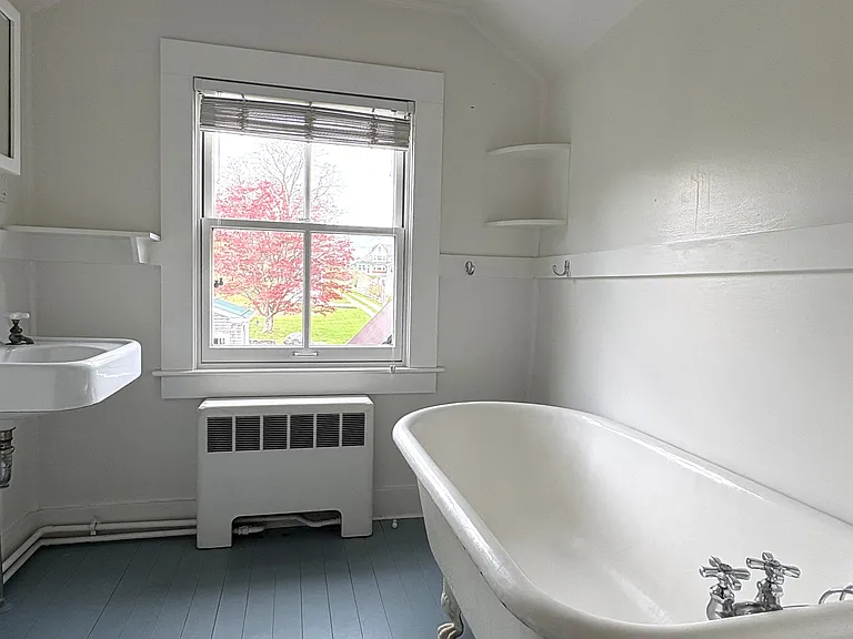 Walcott Ave — Photo 23