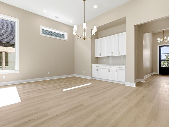 5th image of 26 Mountain Brook Rd