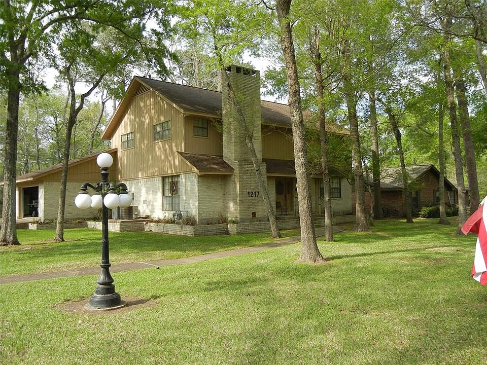 1st image of 1217 Shady Oak Ln