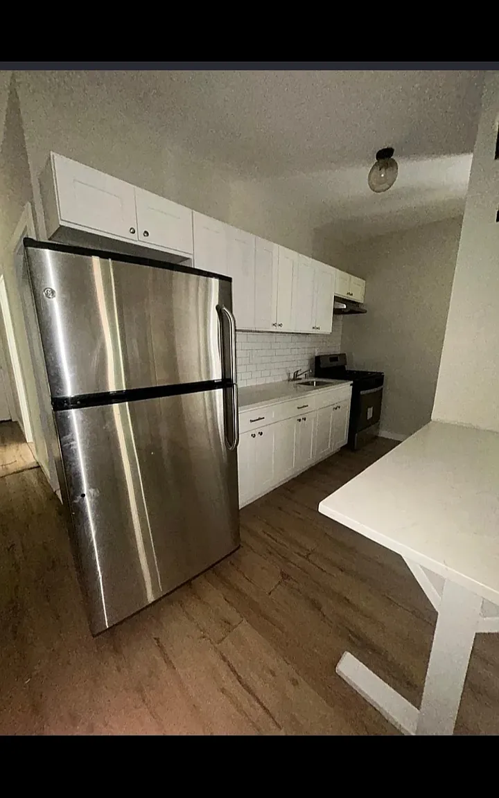 3 bed, $2,100 — Photo 1