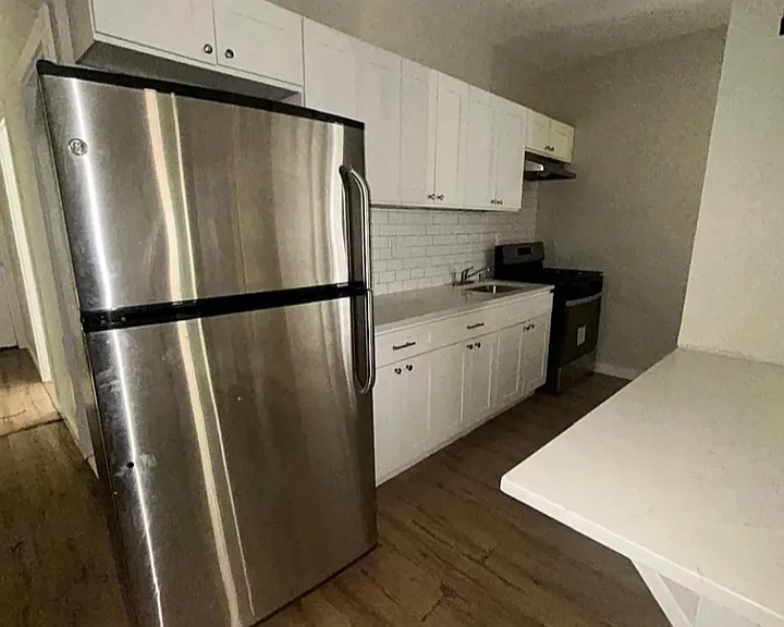 139 N 11th St #R1 — Photo 1