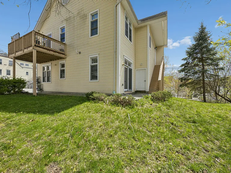 136 Main St #R — Photo 19