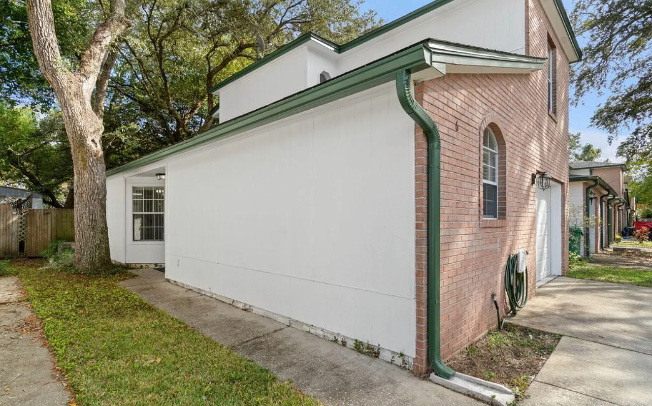 3 bed, 2.5 bath, 1248 sqft, $2,110 — Photo 2