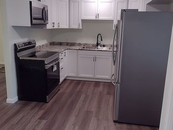 4th image of 3418 Elm Dr