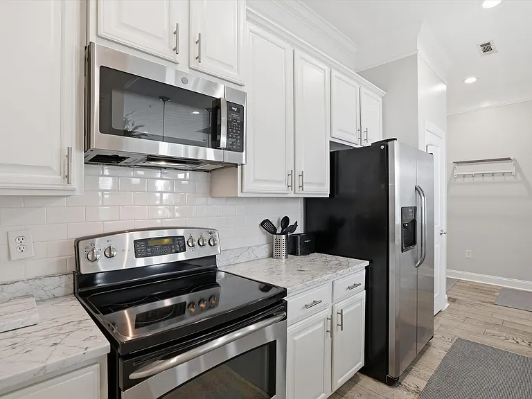 200 River Landing Dr #B102 — Photo 17