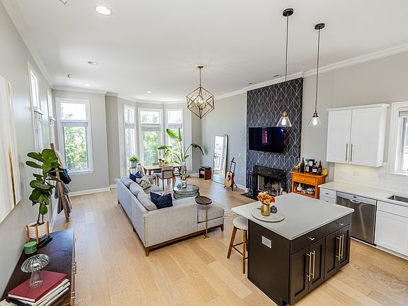 2nd image of 1536 N Artesian Ave #3