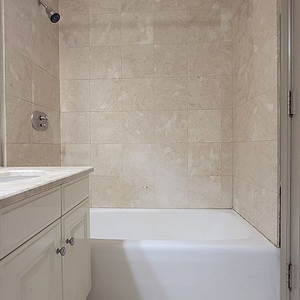 4th image of 3 Avery St Unit 609