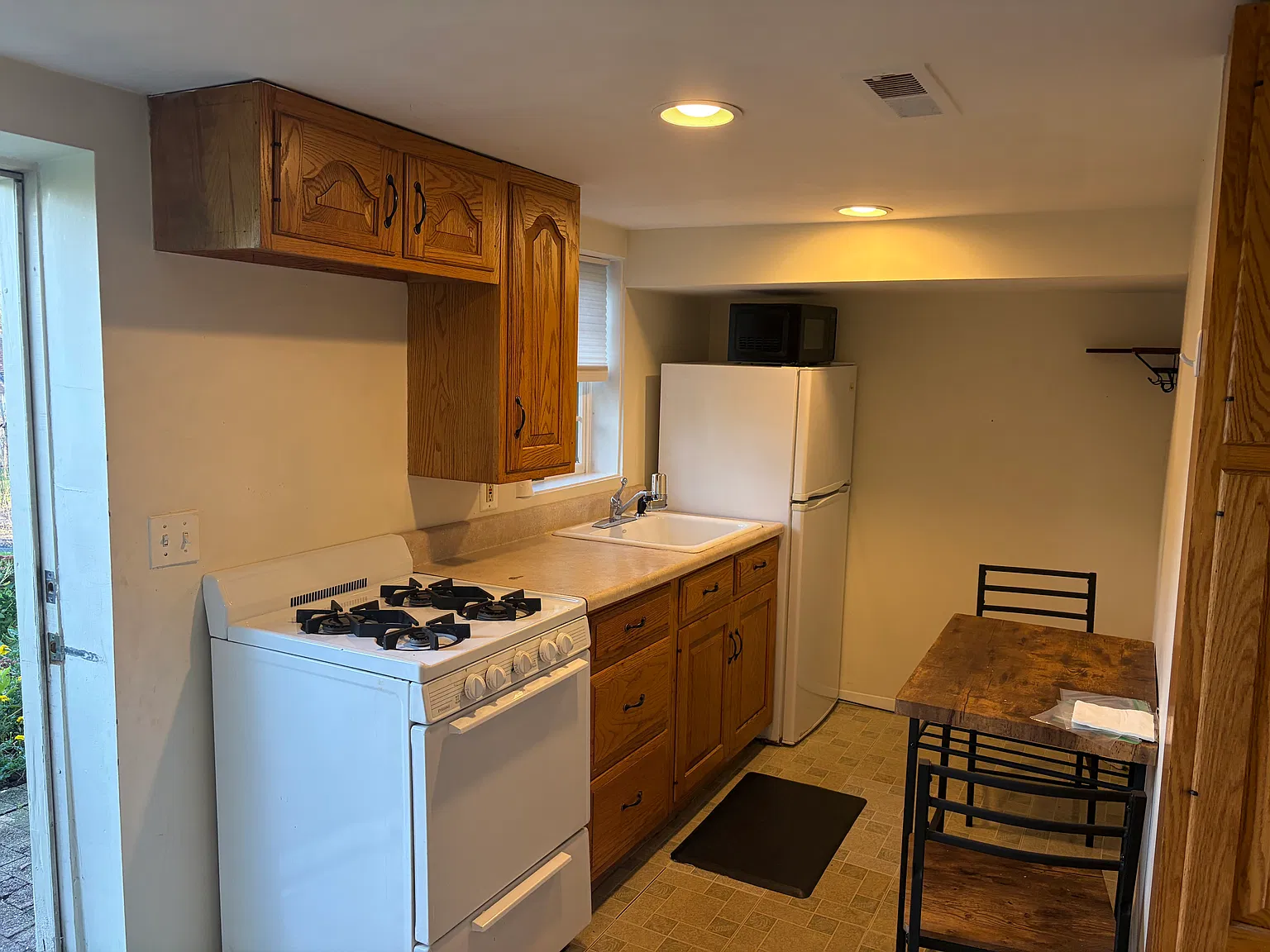 Forest Ct, Huntington — Photo 1