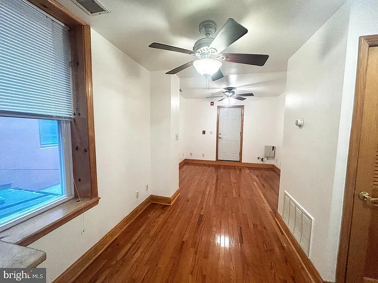 2635 W Girard Ave #B — Photo 9