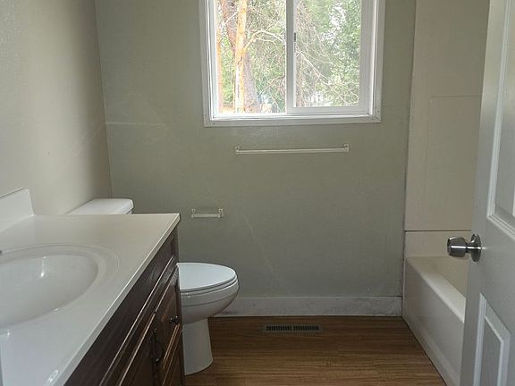 4th image of 1821 Modoc St