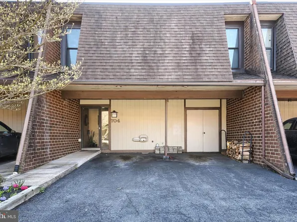 704 Cedar Ridge Ln, Mechanicsburg, PA 17055
