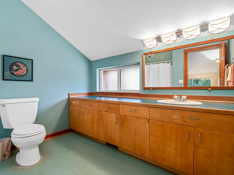 516 NE 20th Pl — Photo 16