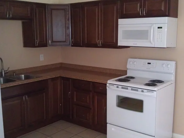 4940 E Holly St #B — Photo 2