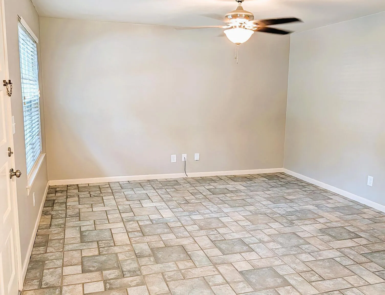 3 bed, 1.0 bath, 960 sqft, $1,500 — Photo 3