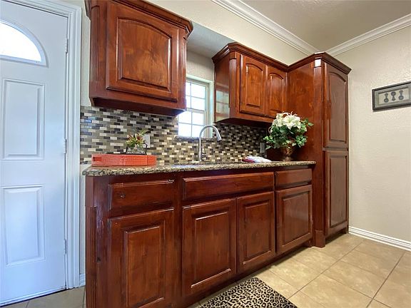 4th image of 4904 Bourland St