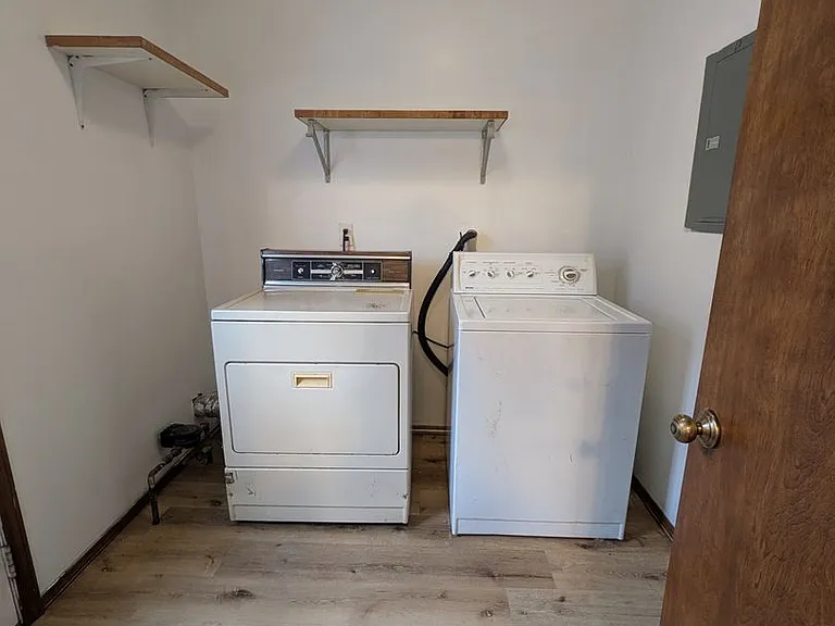 638 N Elmer St — Photo 4