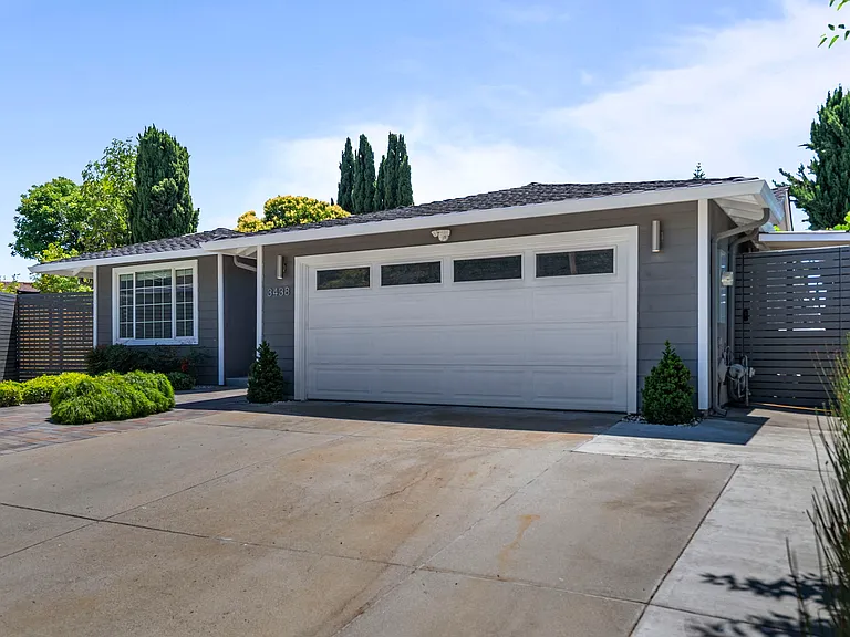 3438 Fife Way — Photo 3