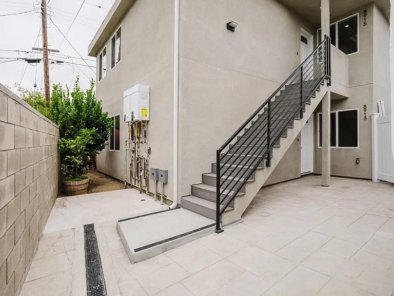 8915 Wakefield Ave — Photo 3