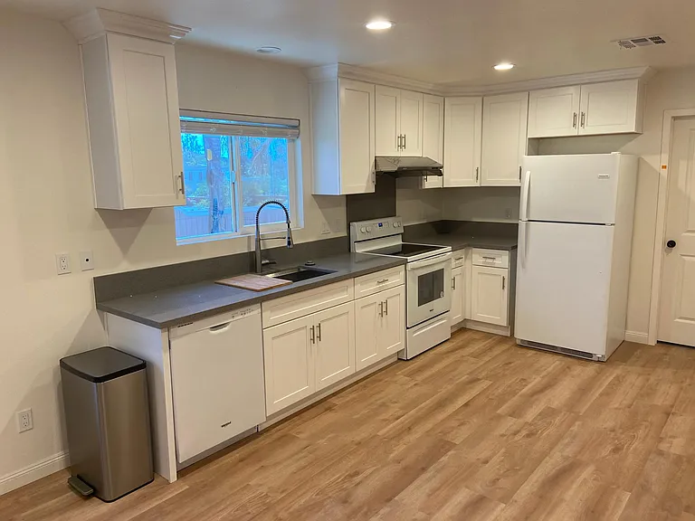 3665 Mount Vernon Ave — Photo 6